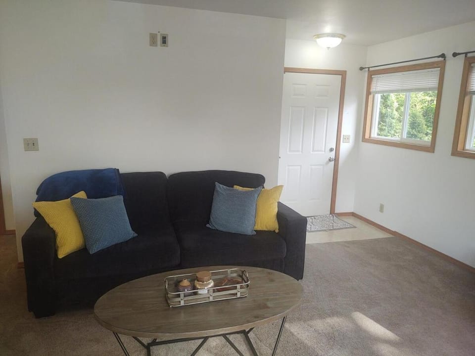 Forest Retreat 1 bdrm Covered Parking, pets ok Apartment in Beaverton