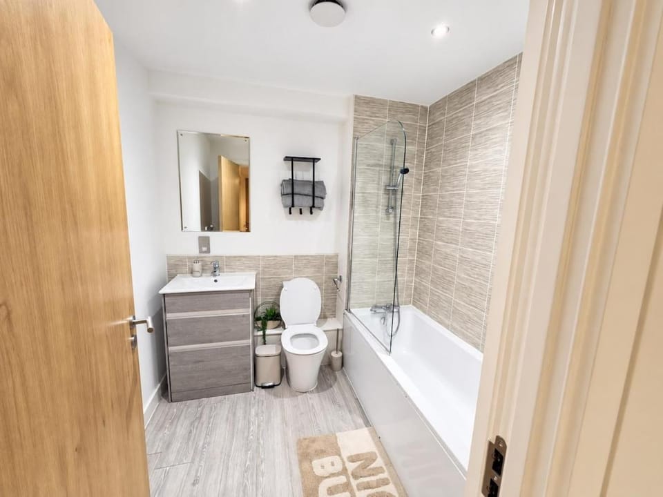 Shower, Toilet, Bathroom, Bath