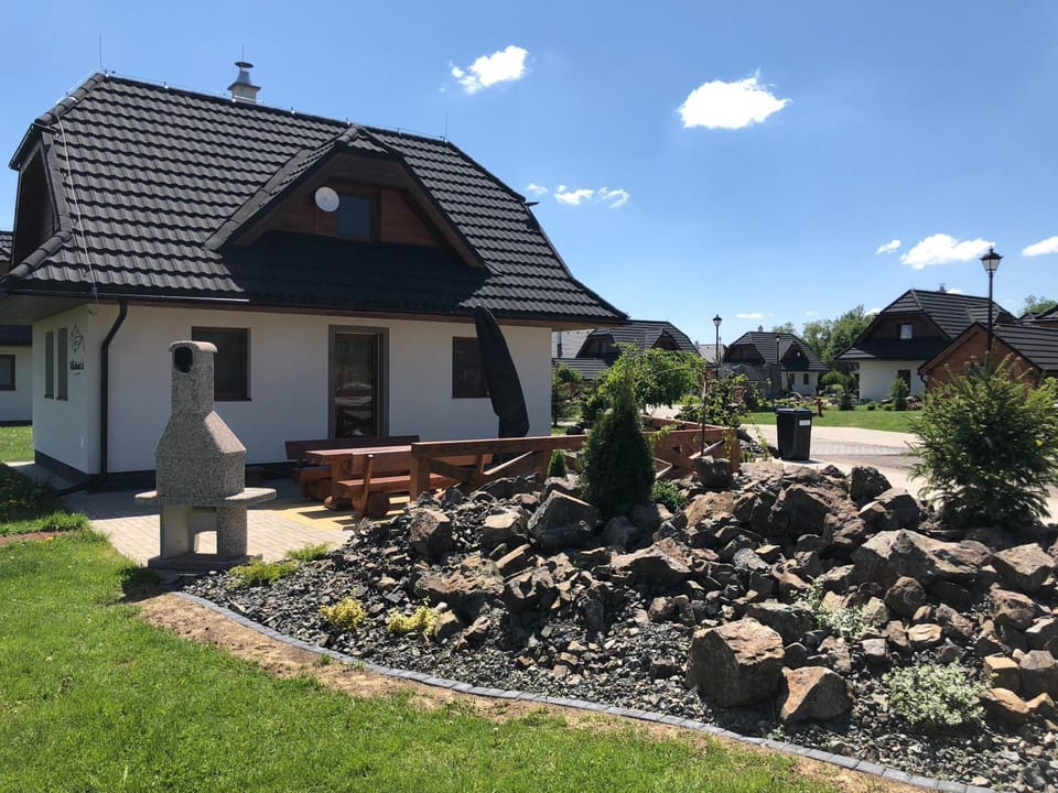 BBQ facilities, Children play ground, Garden, Golfcourse, Ski School, Skiing, Balcony/Terrace, Hiking, Cycling, Garden view, Street view