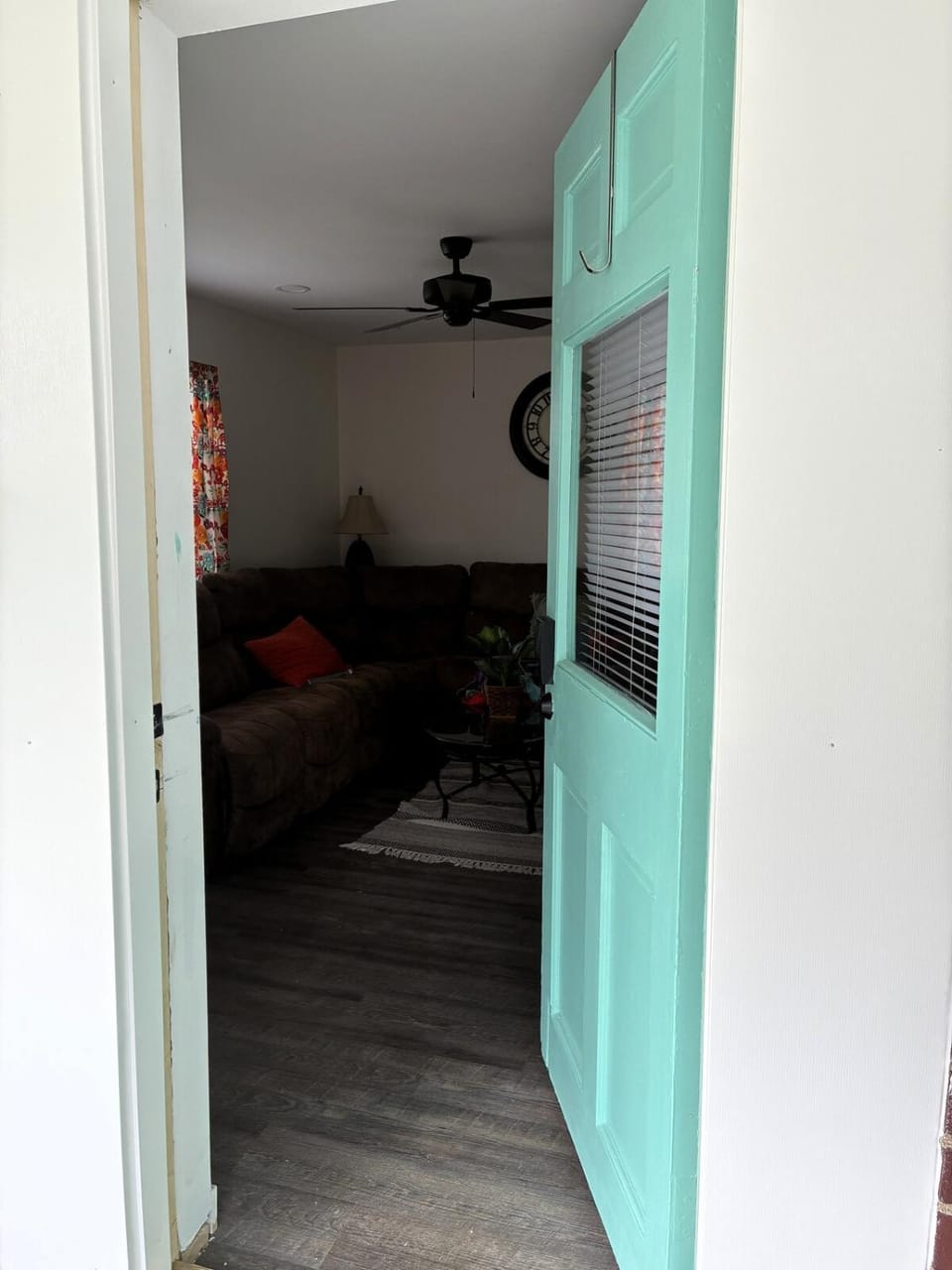 Facade/entrance, Photo of the whole room