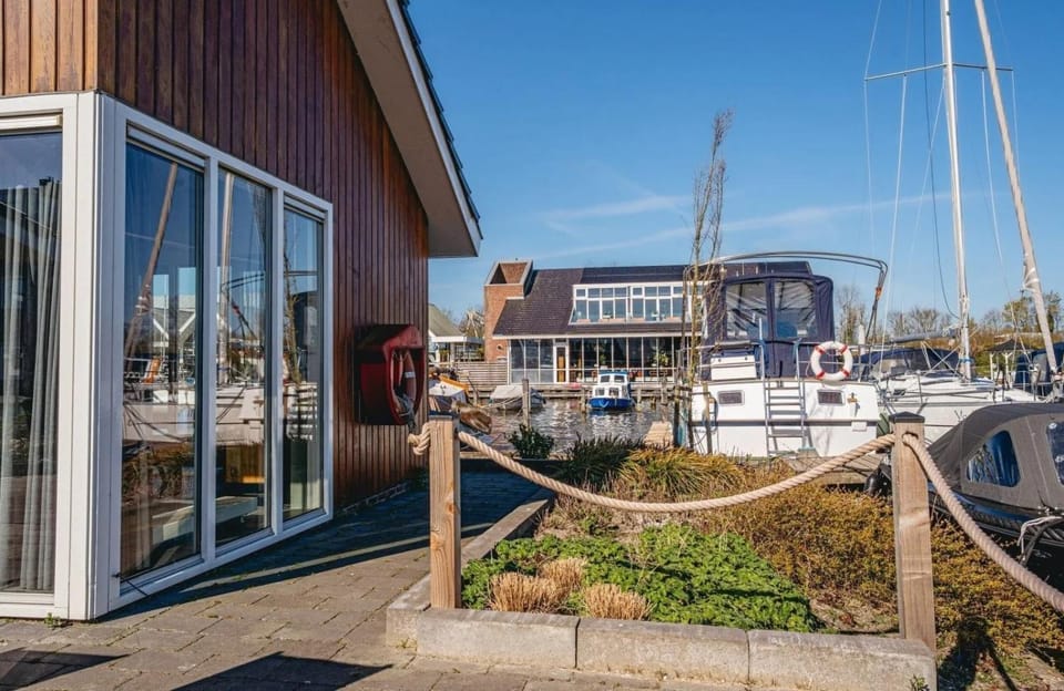 Rolstoelvriendelijke Waterwoning Uitgeest | 6 personen House in North Holland (province)