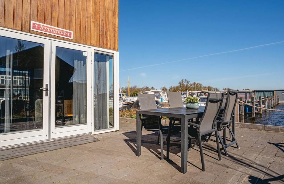 Rolstoelvriendelijke Waterwoning Uitgeest | 6 personen House in North Holland (province)