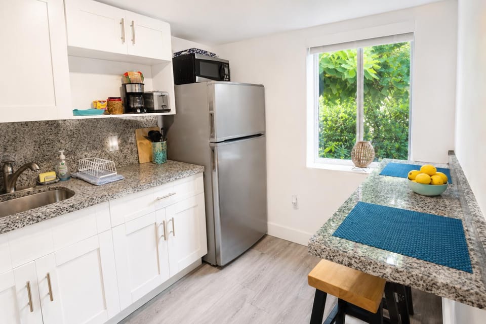 Kitchen or kitchenette, Dining area, dishwasher, oven, stove