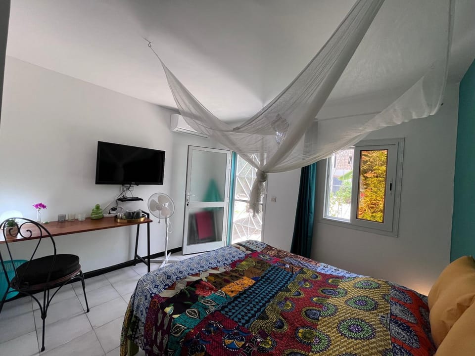 Au Petit Paradis - chambre climatisée et piscine Vacation rental in Saly