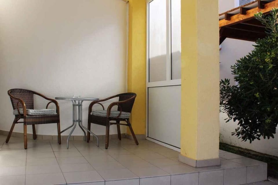 Property building, Summer, Balcony/Terrace