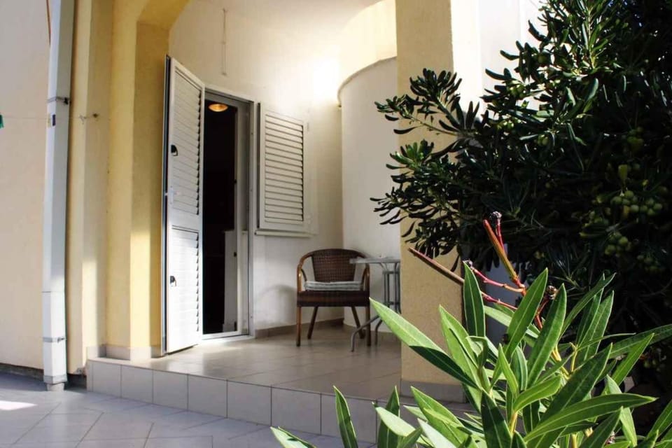 Property building, Summer, Balcony/Terrace