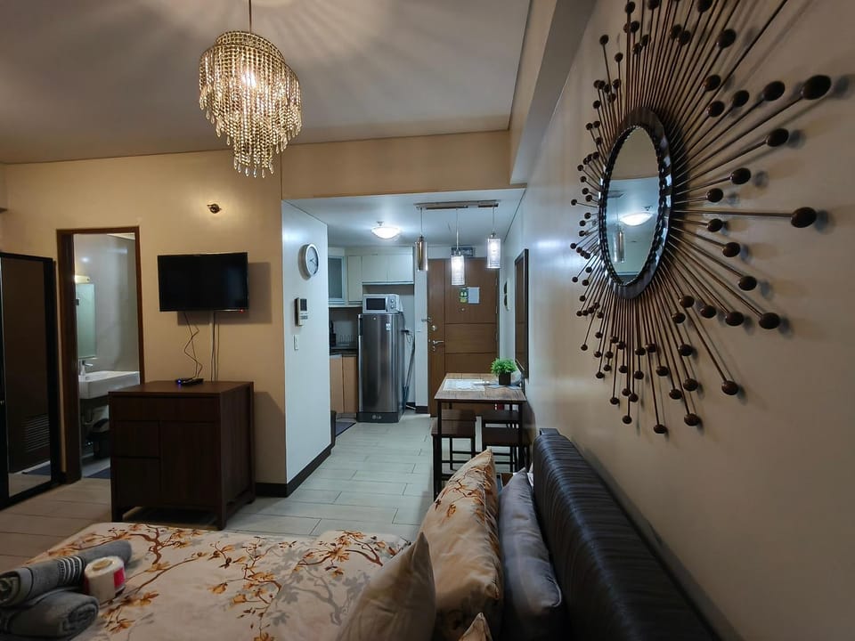 TV and multimedia, Kitchen or kitchenette, Photo of the whole room, Seating area, Dining area