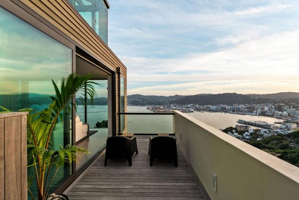 Mount Victoria Harbour View Estate House in Wellington