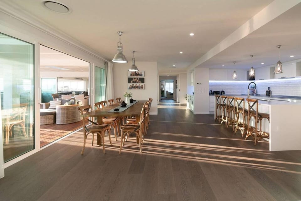 Waikanae Beachfront Private Estate House in Wellington Region