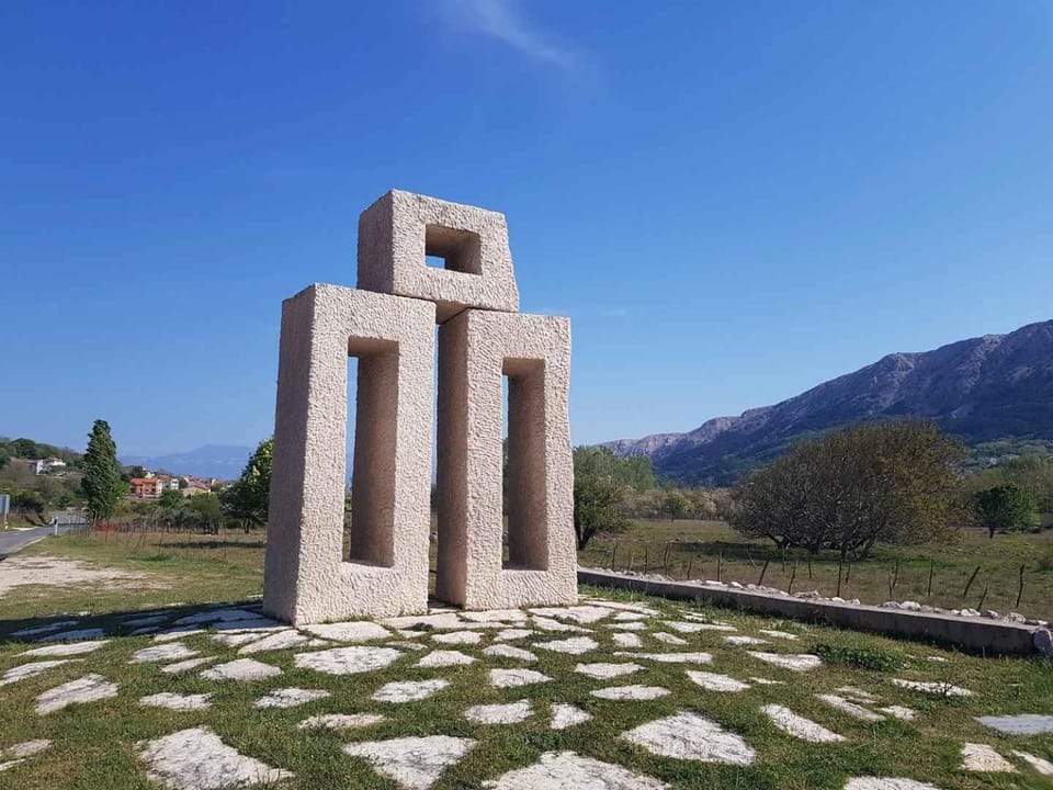 Nearby landmark, Summer