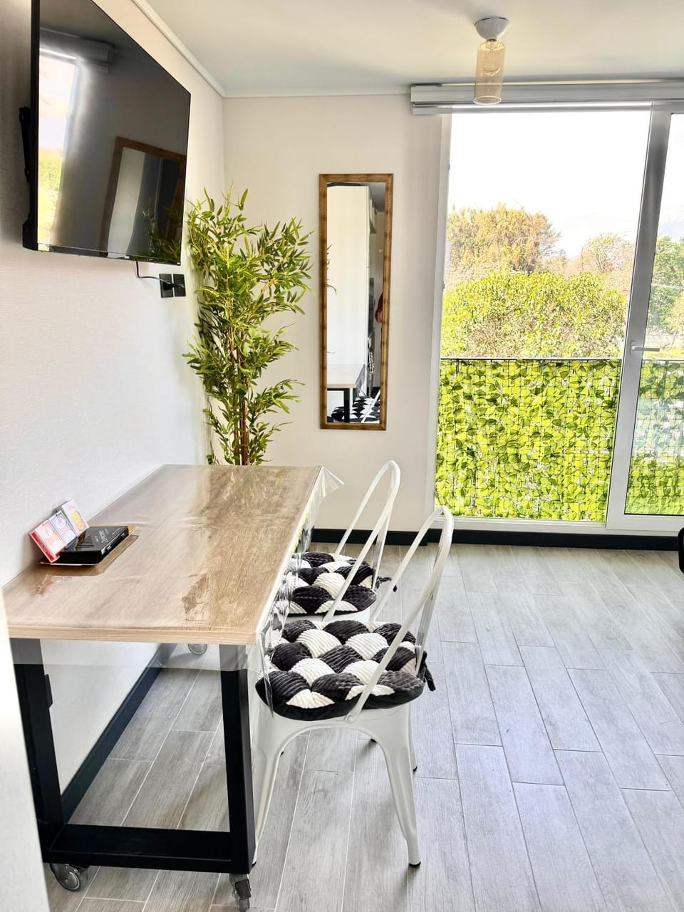 TV and multimedia, Dining area