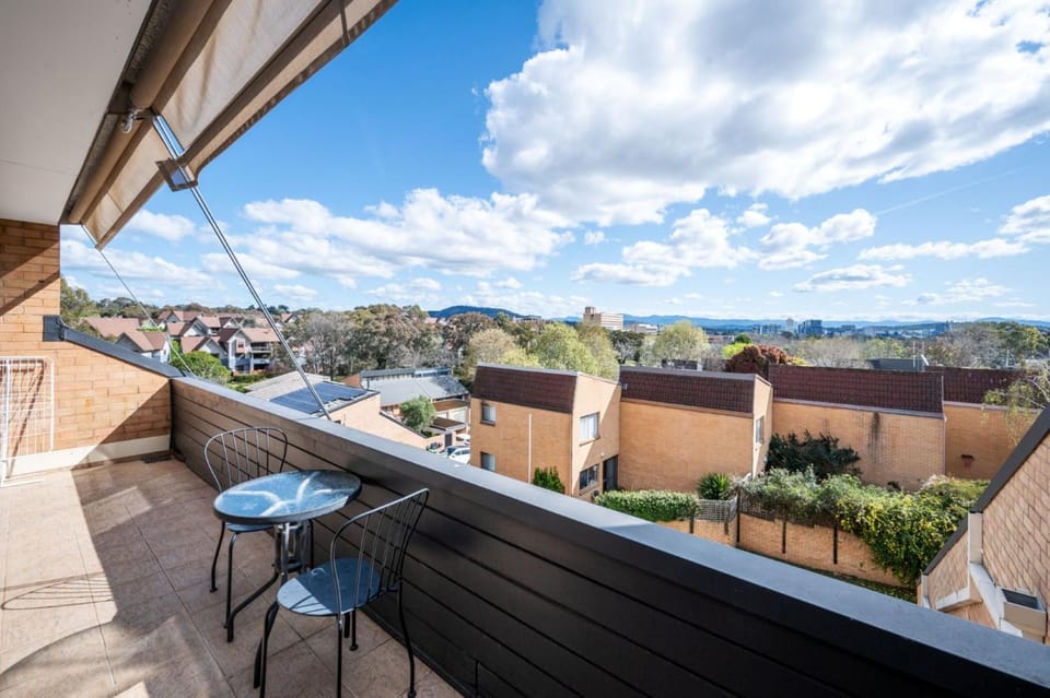 Property building, Patio, Day, Natural landscape, View (from property/room), Balcony/Terrace, Mountain view