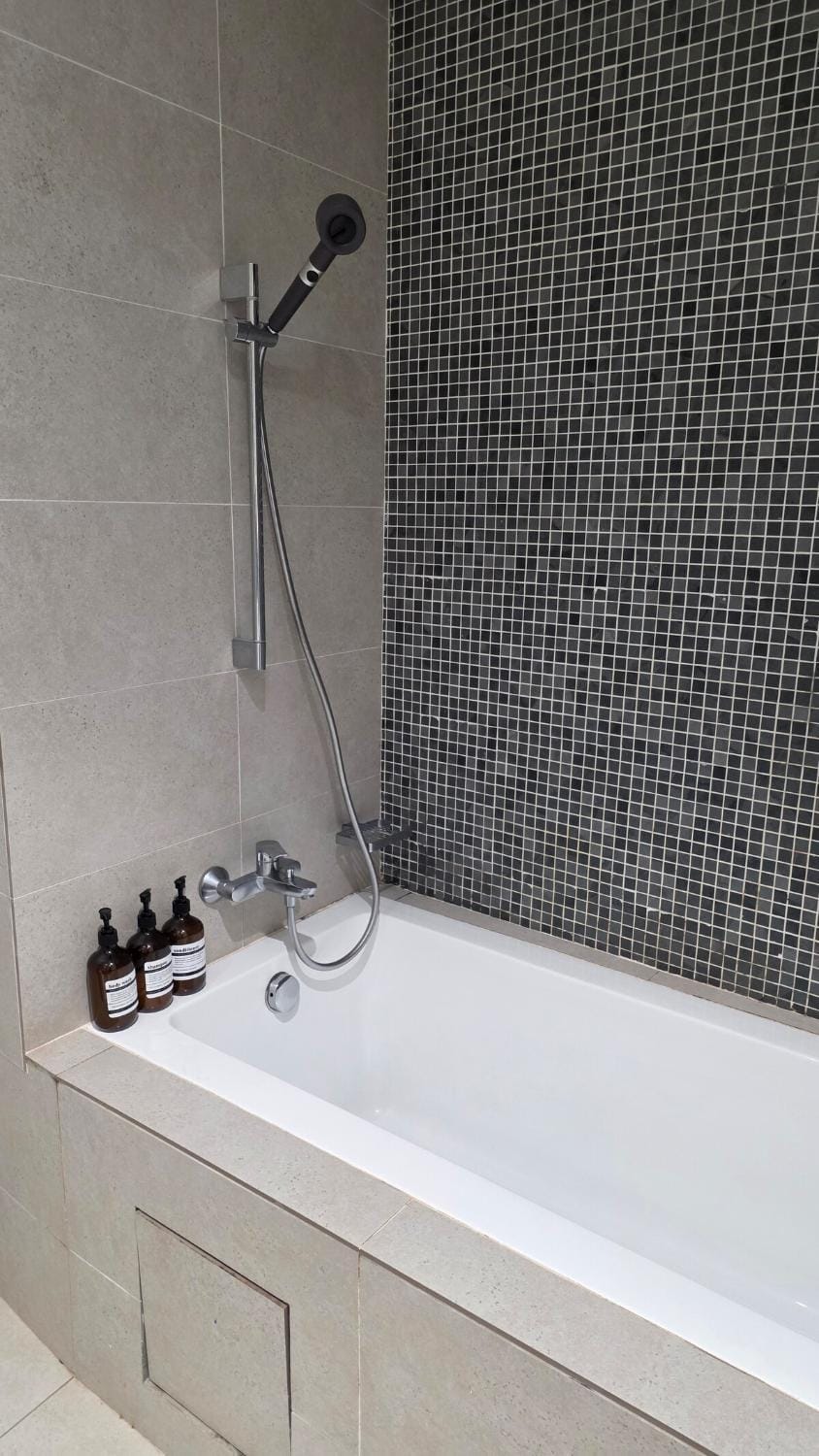 OOAK 163 Mall King Bed Netflix 3 Pax Apartment in Petaling Jaya
