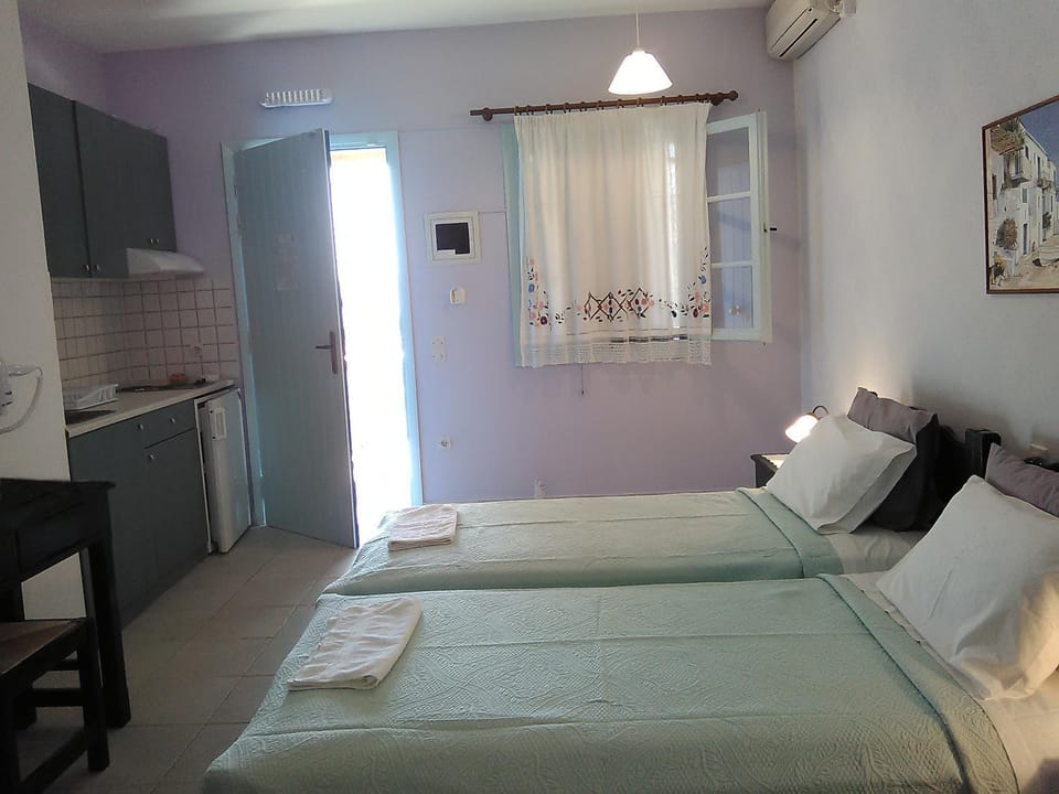 Bed, Kitchen or kitchenette, Other, Photo of the whole room, Bedroom