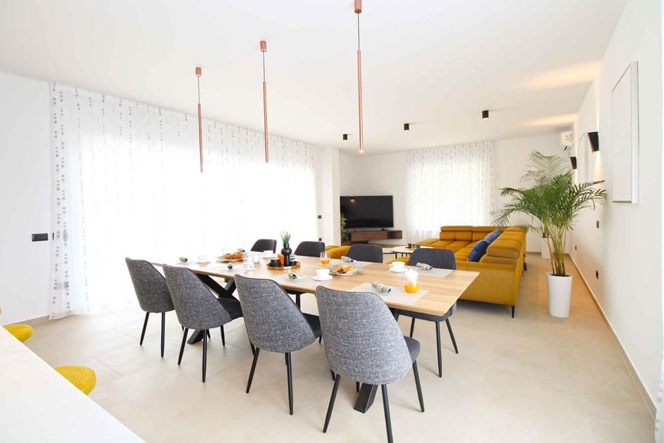 TV and multimedia, Living room, Dining area