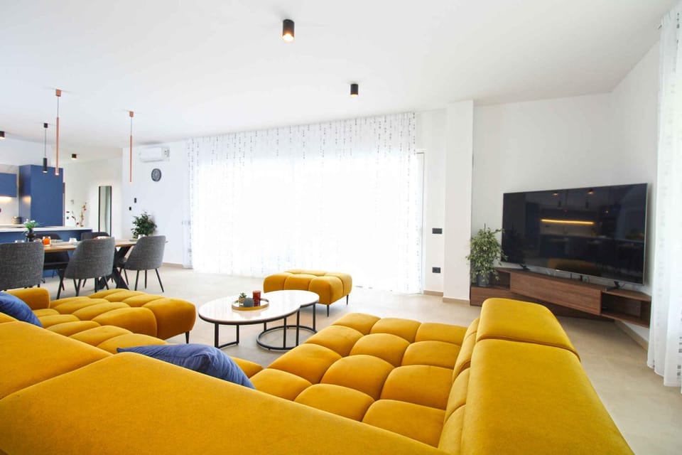 TV and multimedia, Living room, Seating area