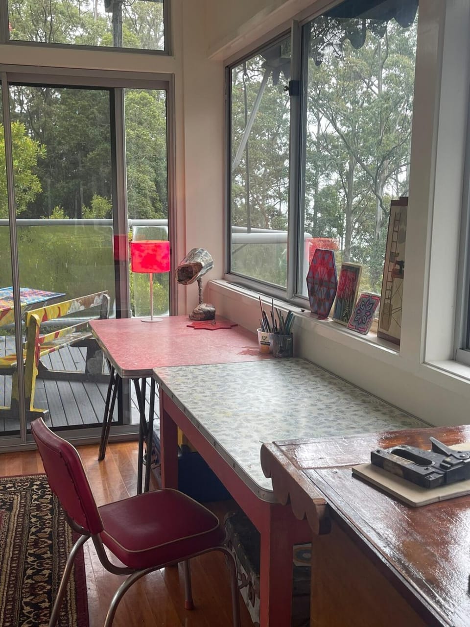 Artists home above rainforest sleeps 10 with pool House in Tamborine Mountain