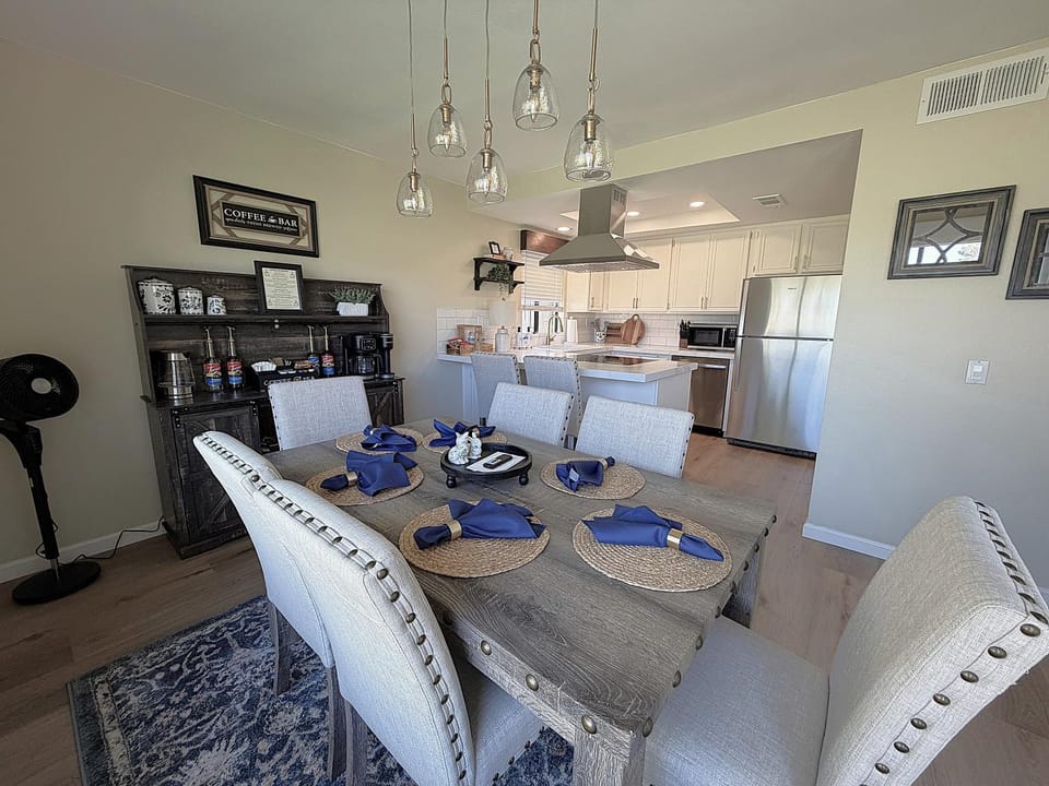 Coffee/tea facilities, Dining area