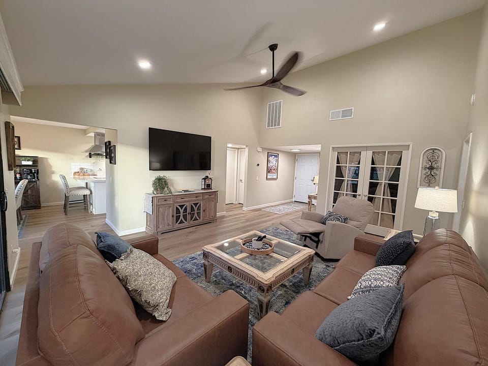 TV and multimedia, Living room, Seating area