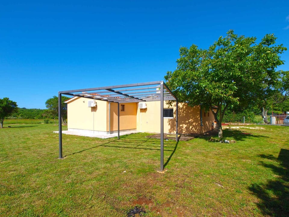 Holiday Home near Lake in Banjole-Istrien 40321 House in Banjole