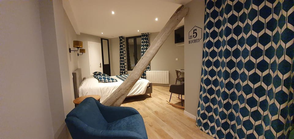 Hotel restaurant La Pêcherie - Le manoir d'à coté - Les 5 ruches -Logis hôtels Hotel in Courseulles-sur-Mer