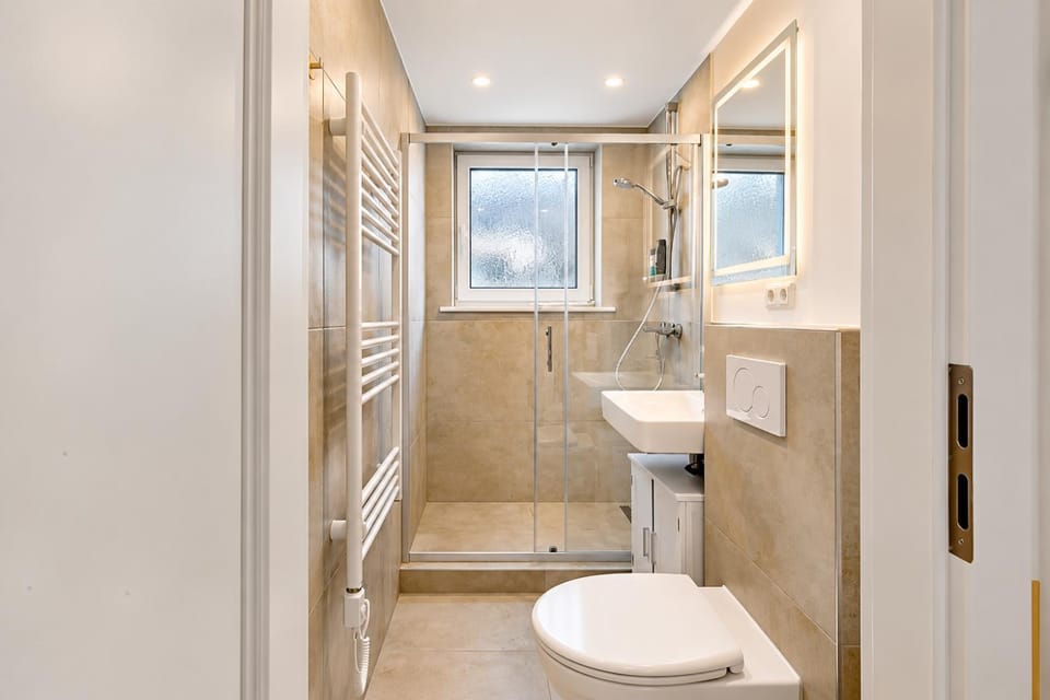 Shower, Toilet, Bathroom