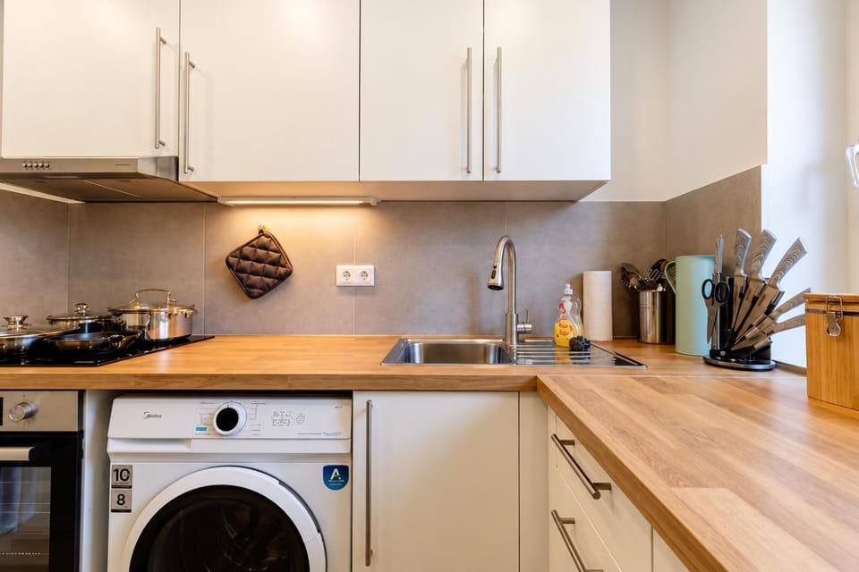 Kitchen or kitchenette, stove, washing machine, dryer