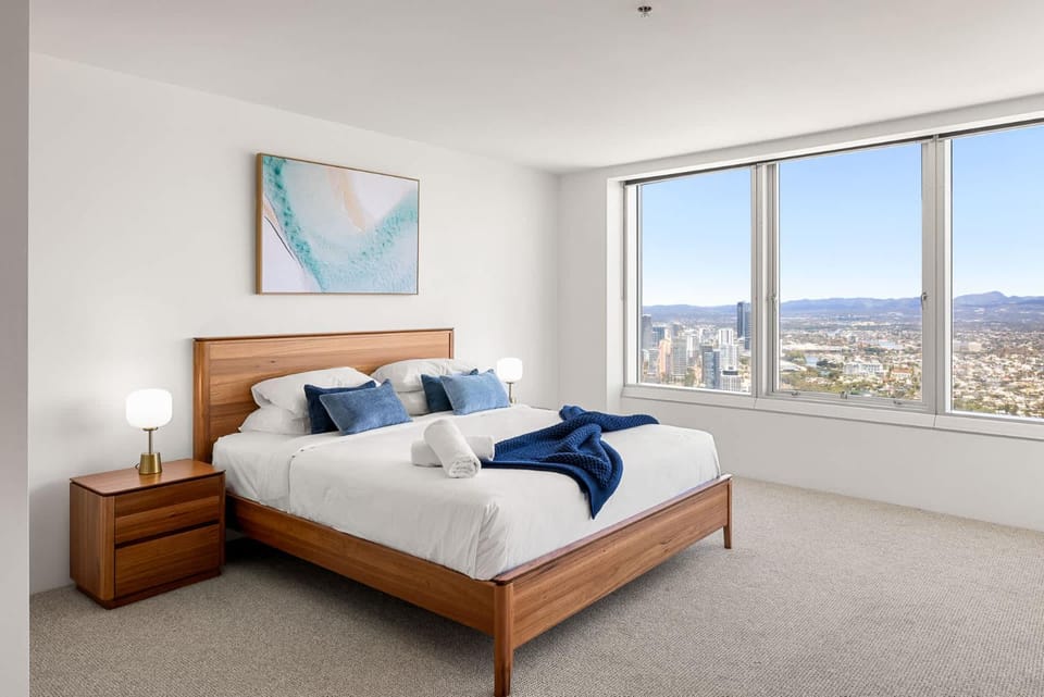 Level 67 Sleeps 8 Pool Table & 2x Parking Apartment in Surfers Paradise