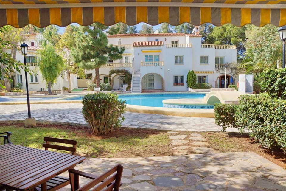 Swimming pool, Swimming pool
