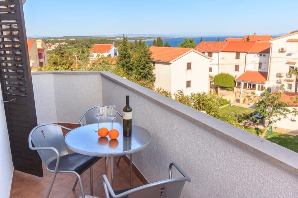 Nearby landmark, Restaurant/places to eat, Spring, People, People, People, Neighbourhood, Natural landscape, Summer, View (from property/room), View (from property/room), Balcony/Terrace, Balcony/Terrace, Lobby or reception, Food and drinks, Food and drinks, Photo of the whole room, Decorative detail, Decorative detail, Animals, Animals, Animals, Sea view, Sea view, Street view, Street view, Time of day, Location