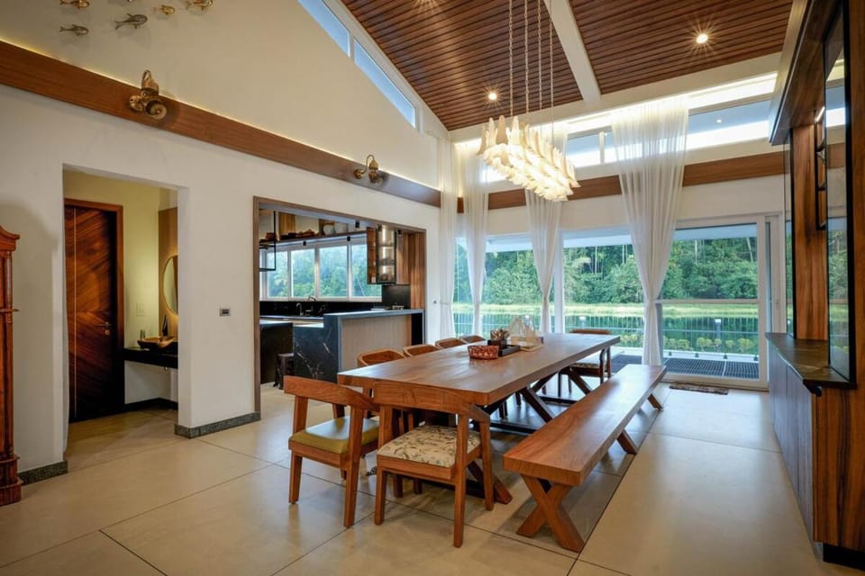 Villa Fiume - Lakeview Villa with Private Pool House in Kochi