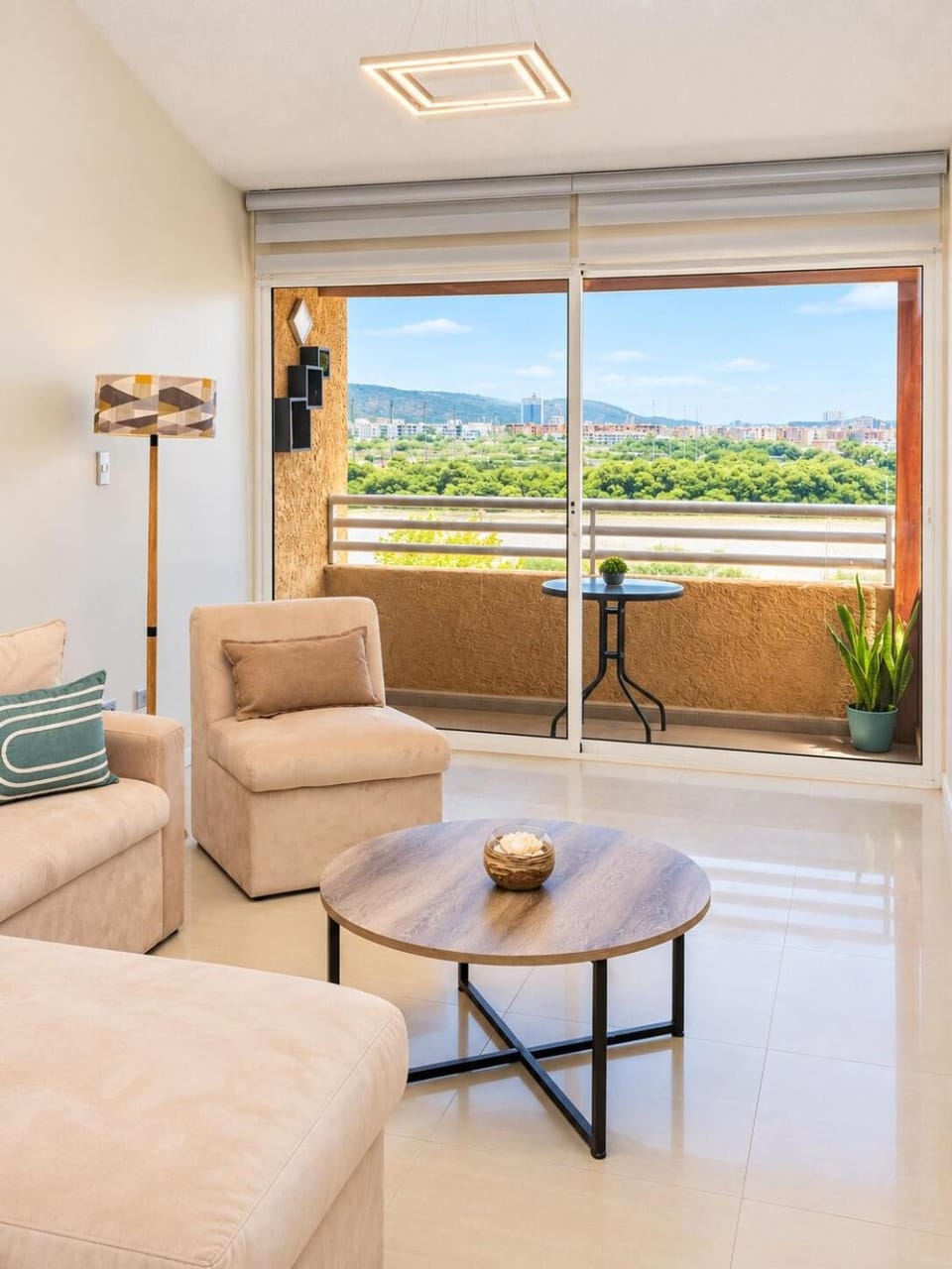 Estilo y Confort Hermoso Apt con Piscina en Lechería Apartment in Venezuela
