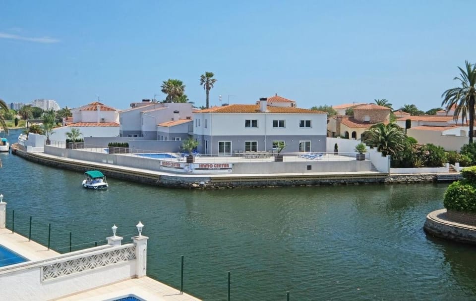 Villa Costa Canal Villa in Alt Empordà