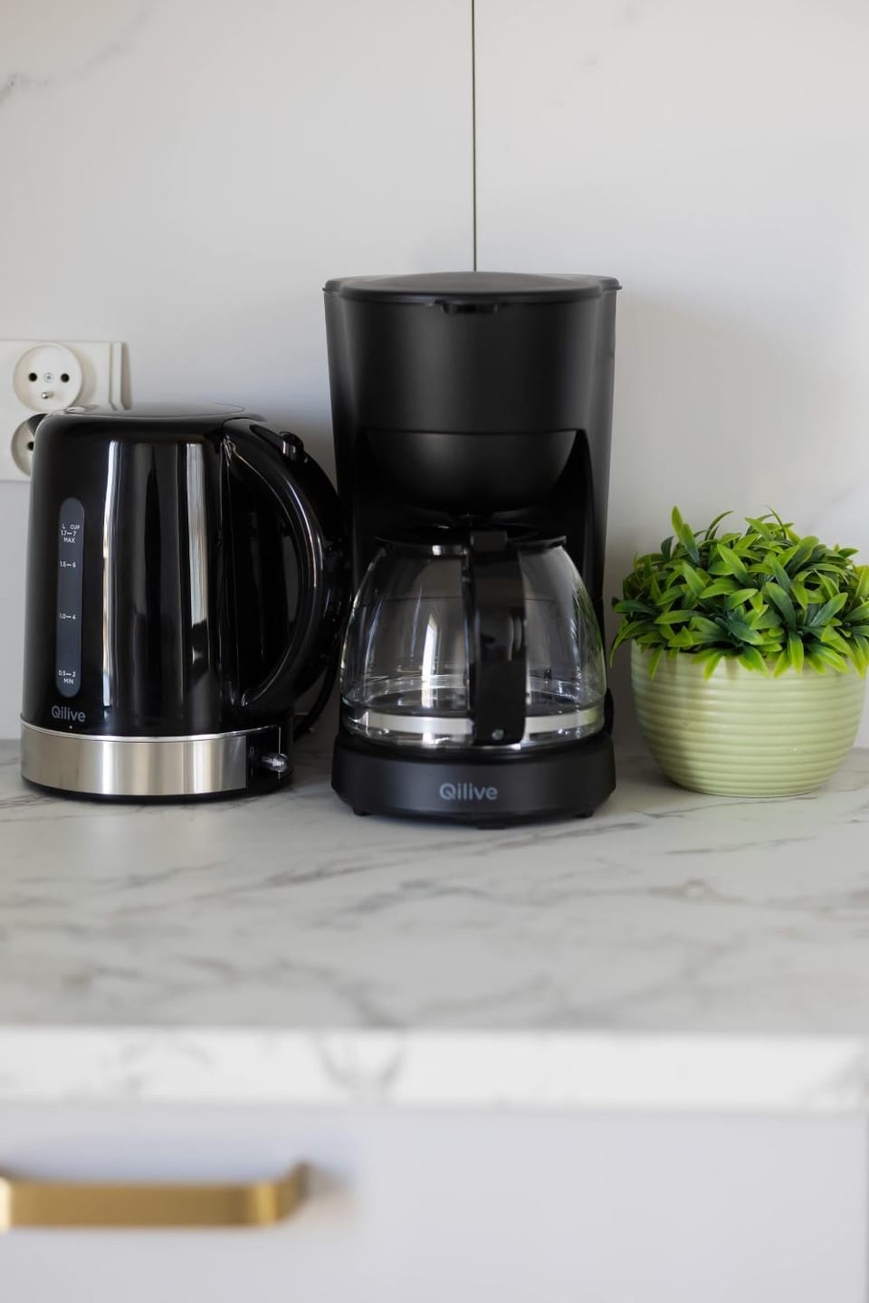 Coffee/tea facilities, Kitchen or kitchenette