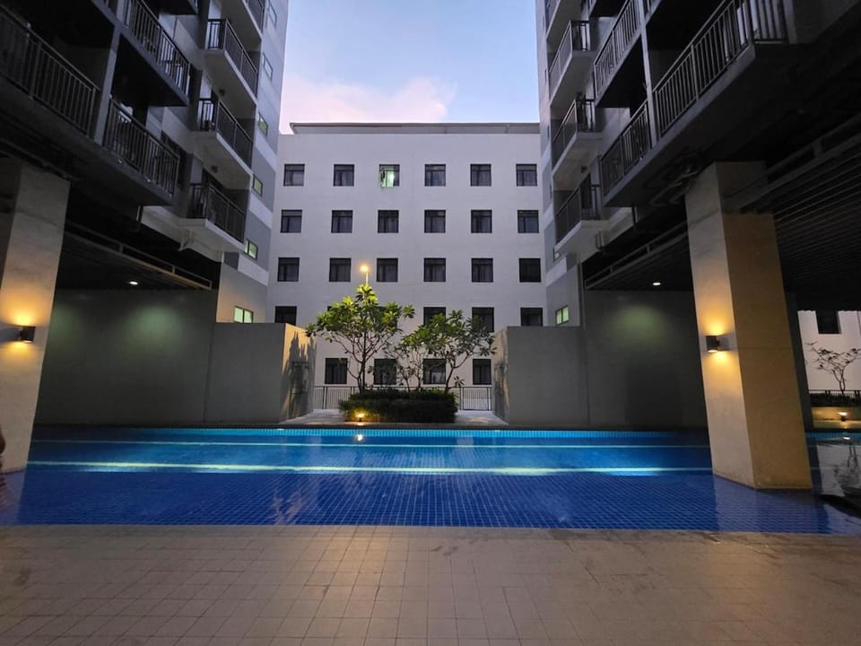 Serene Cozy Central 1BR near Mall of Asia SMX Ikea and Airport Apartment in Pasay