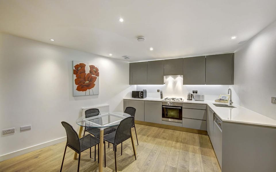 Kitchen or kitchenette, Dining area, stove, toaster