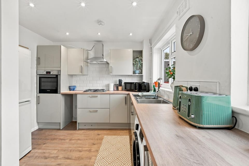 Warwick 2BR Home, 4 Singles Option, Sleeps 5 Apartment in Warwick