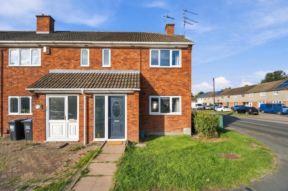 Warwick 2BR Home, 4 Singles Option, Sleeps 5 Apartment in Warwick