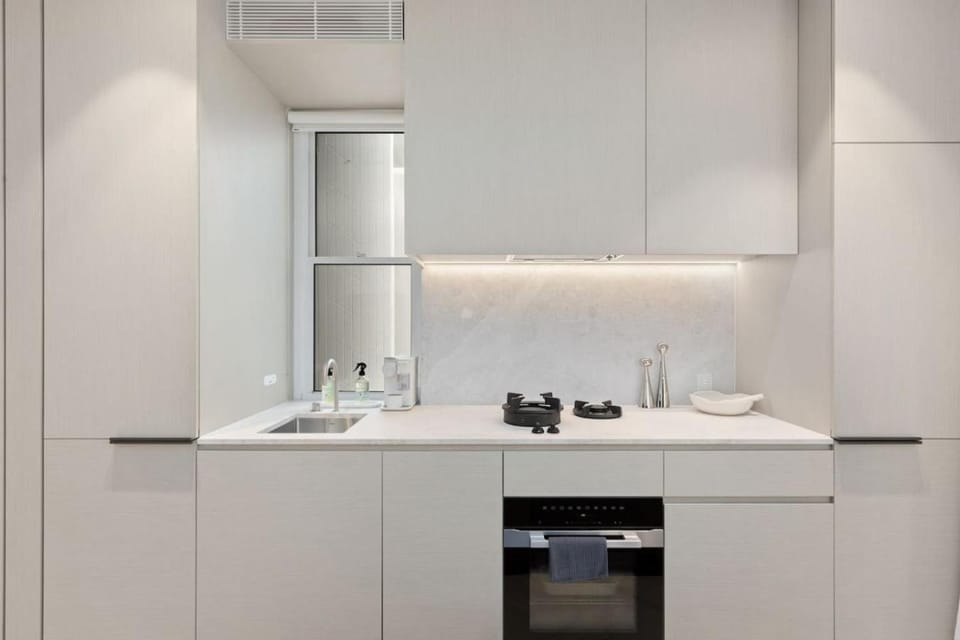 Lux Beachfront Studio Bondi - Lift Balcony AC BBQ Apartment in Parking lot