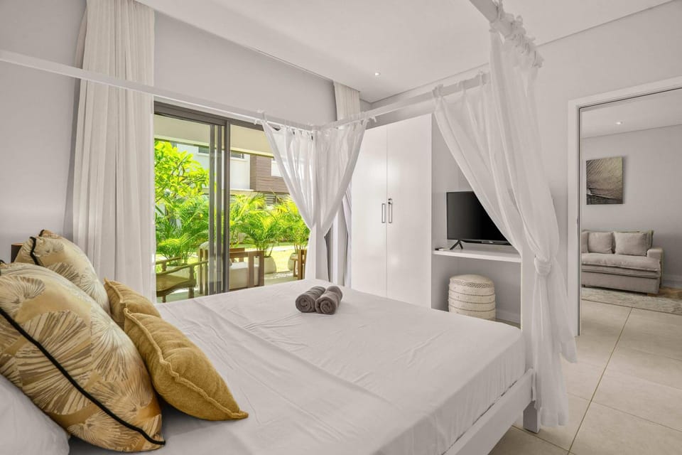 Liora Bay - Modern Retreat & Pool near the Beach Apartment in Grand Baie