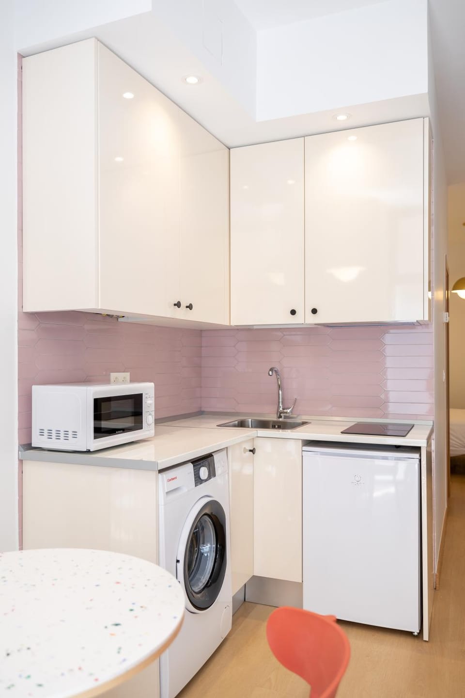 minibar, stove, washing machine
