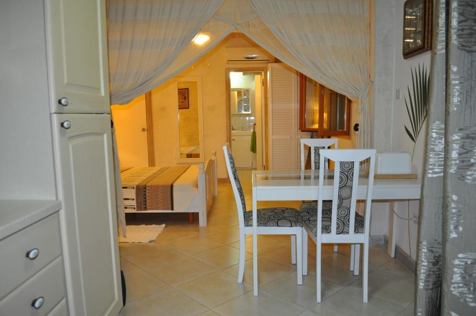 Kitchen or kitchenette, Dining area, Bedroom, kitchen