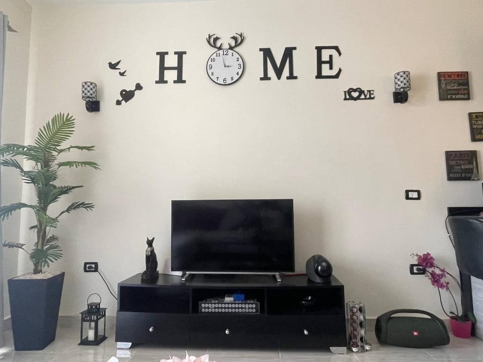 Communal lounge/ TV room, TV and multimedia, Living room