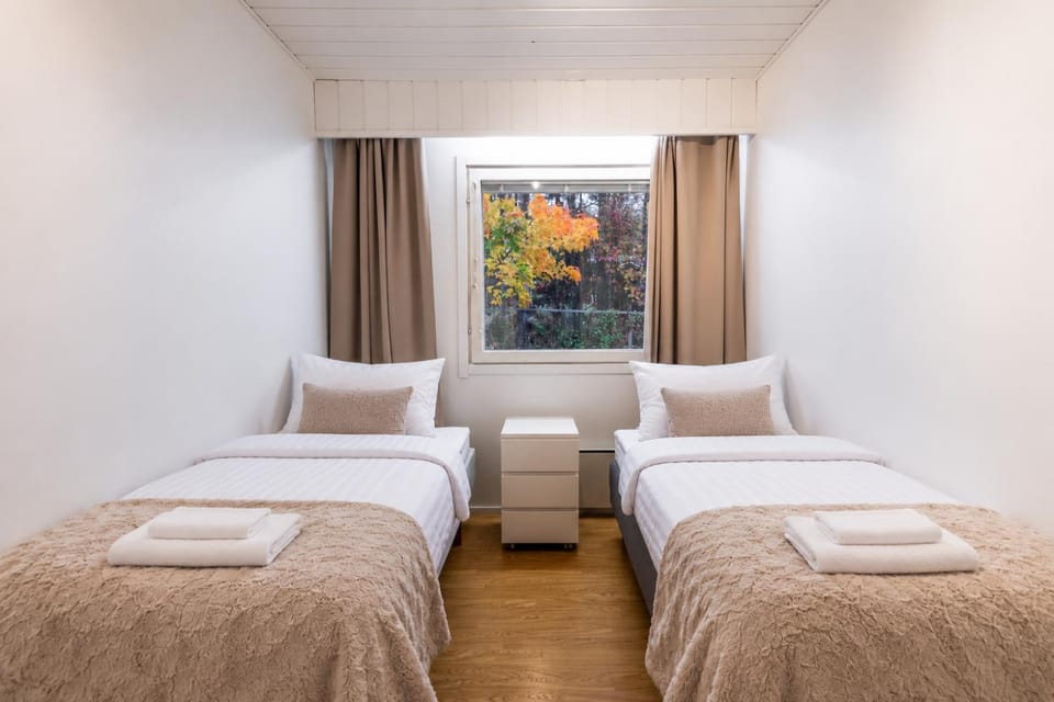 Bedroom, towels
