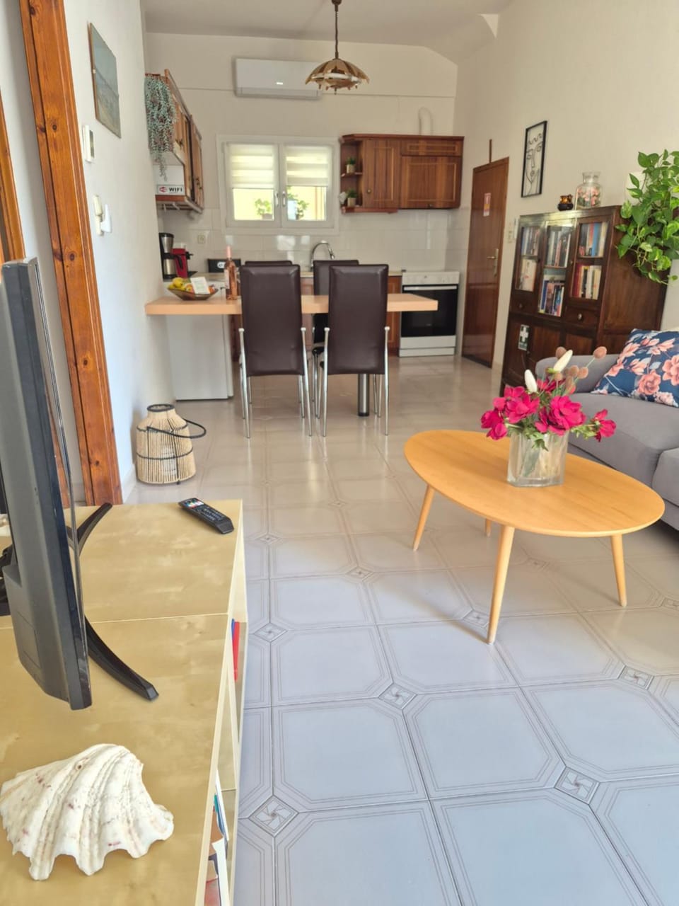 Kitchen or kitchenette, Living room, Dining area