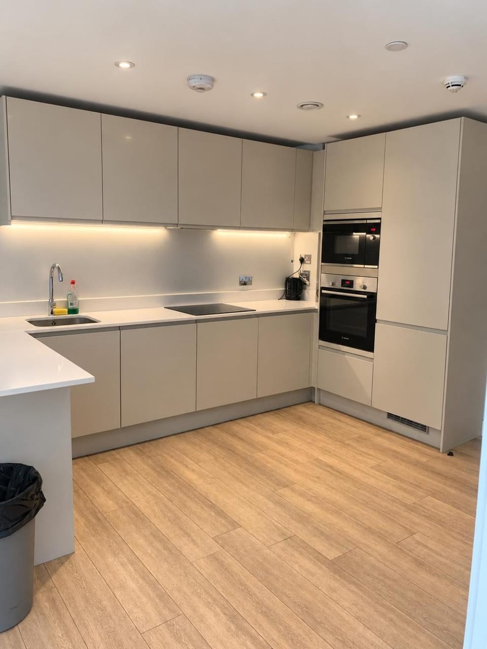 Terrace Retreat, Paramount Apartment in Uxbridge