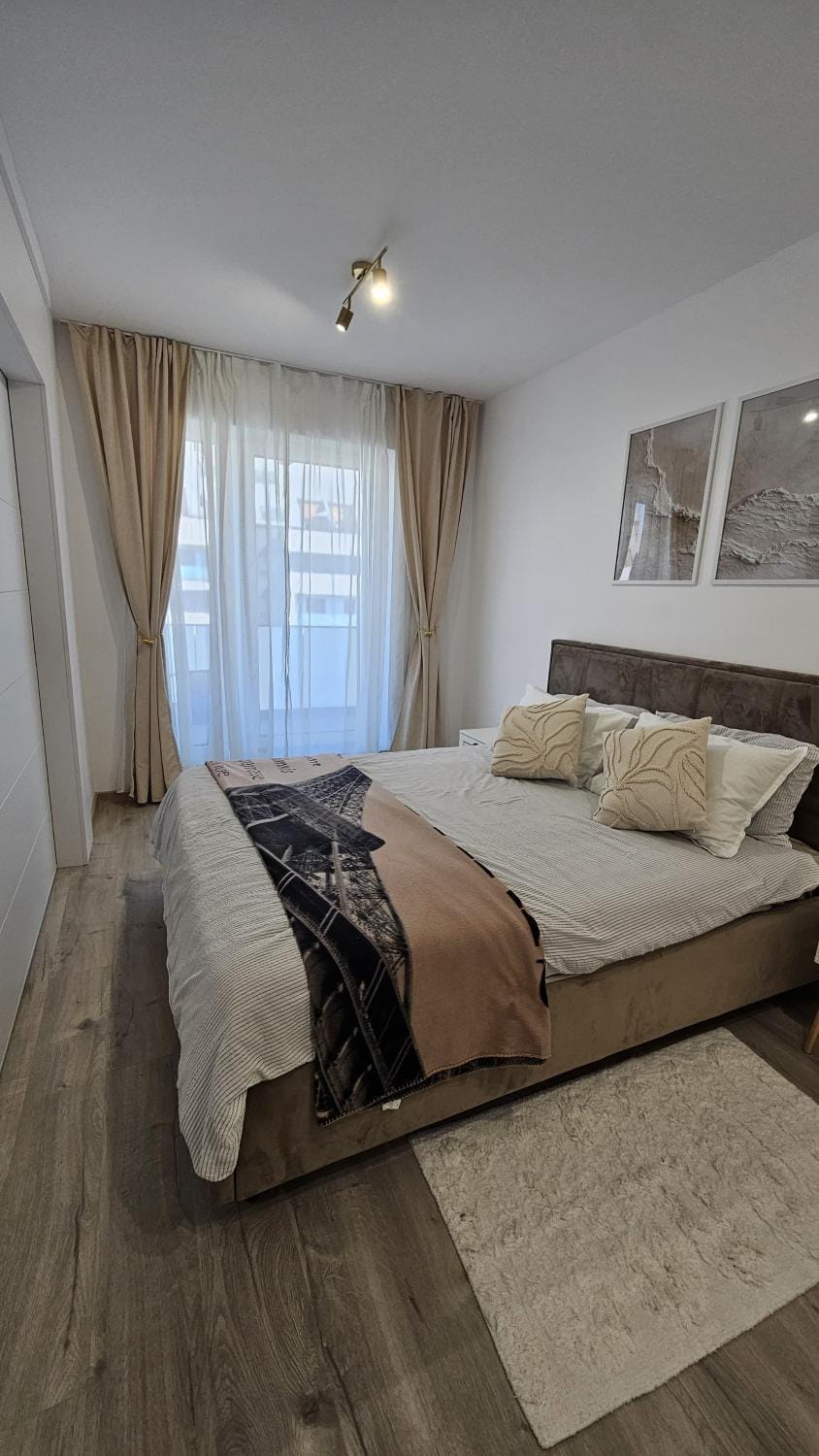 FLH - Coresi Velvet - Premium Stay near Coresi Mall Apartment in Brasov