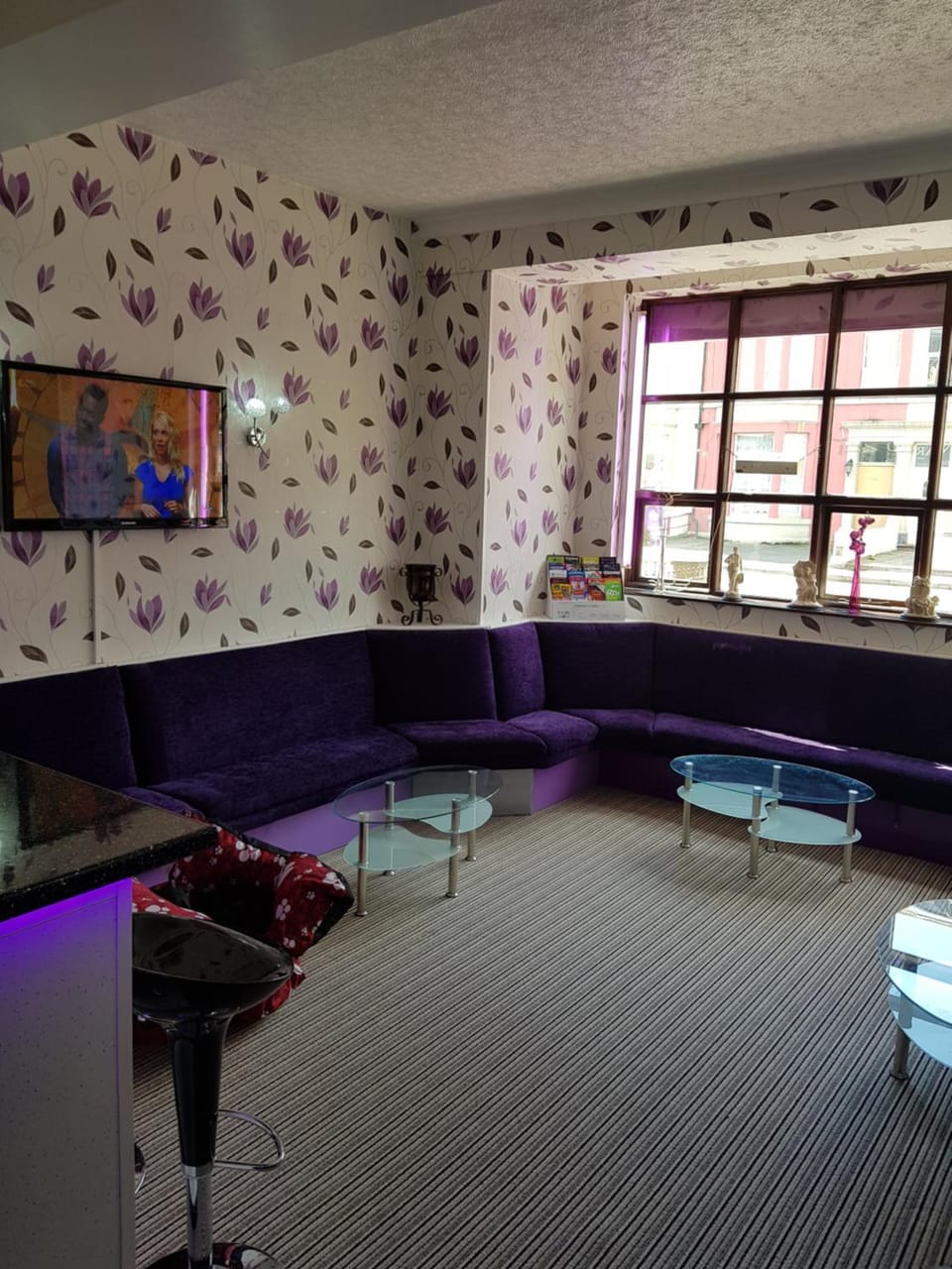 Communal lounge/ TV room