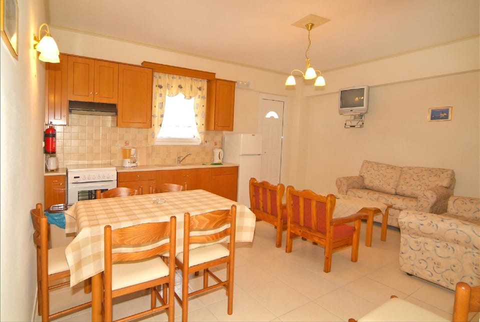 Kitchen or kitchenette, Living room, Dining area