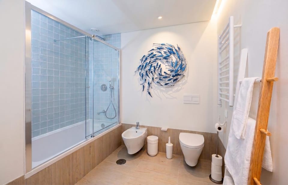 Toilet, Bathroom, towels